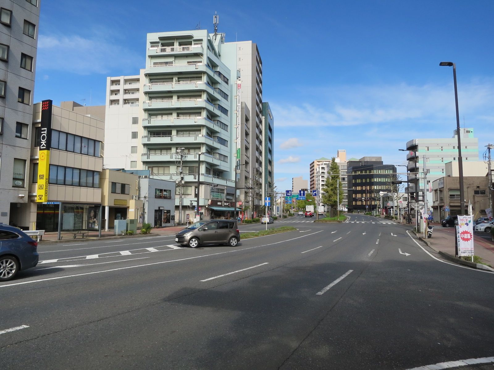 ベリス前面の通り