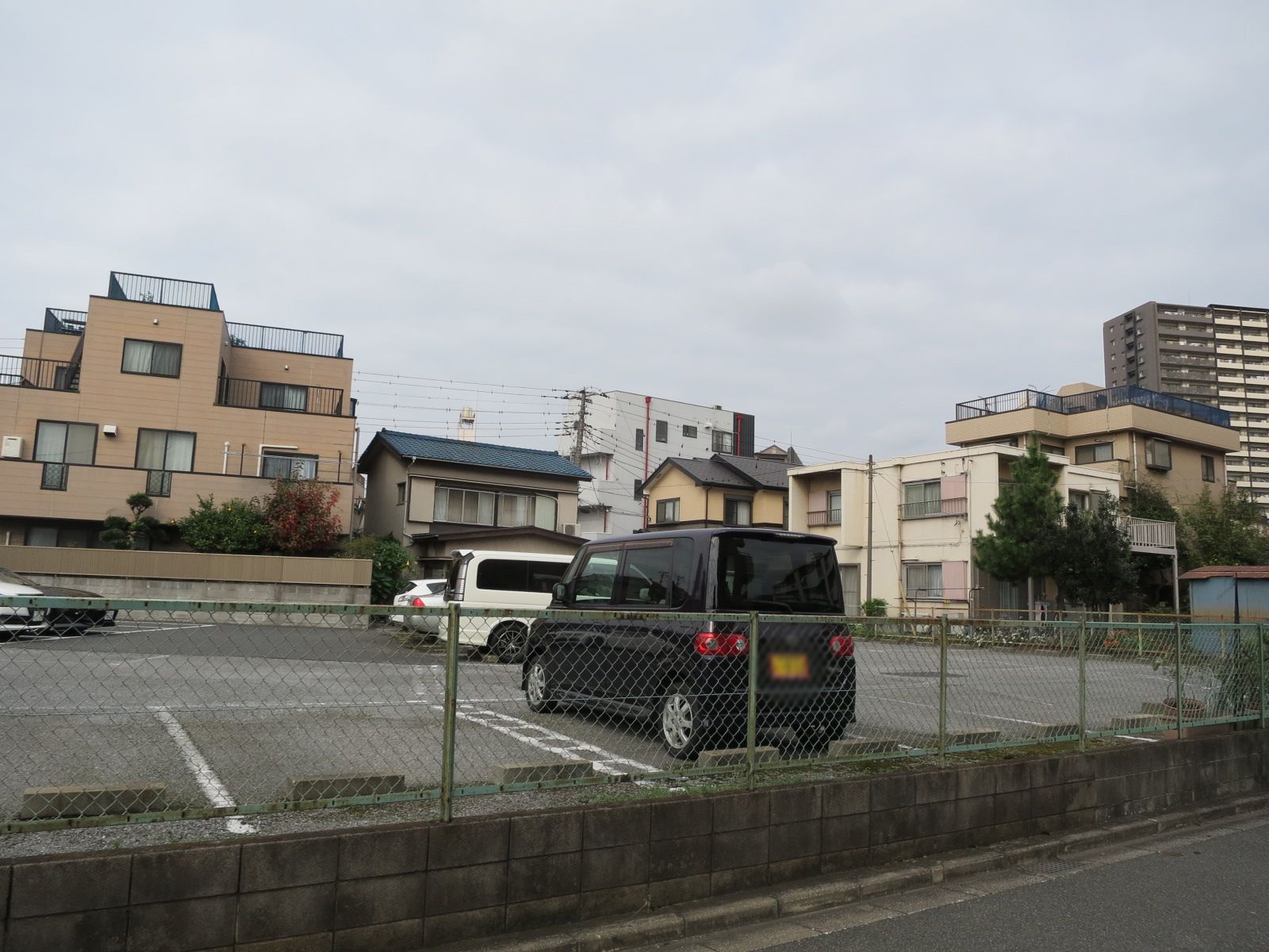 周囲は住宅街