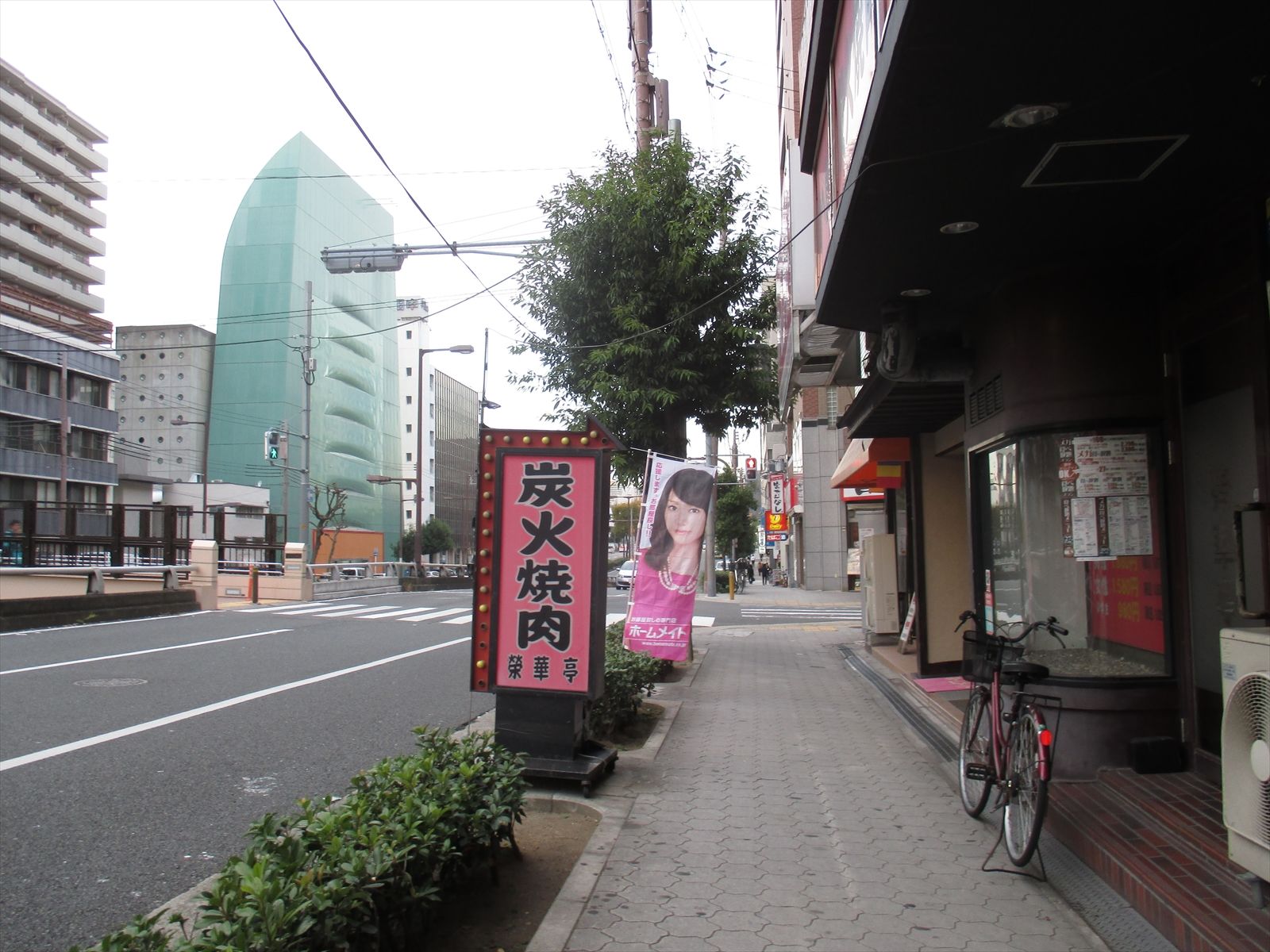 東谷町ビル前の通り