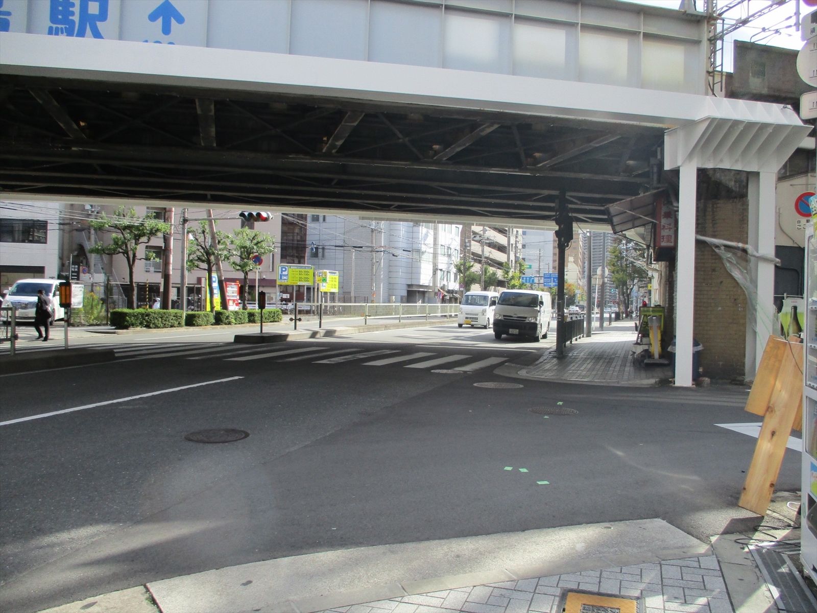ランドマーク福島ビル前面の道路