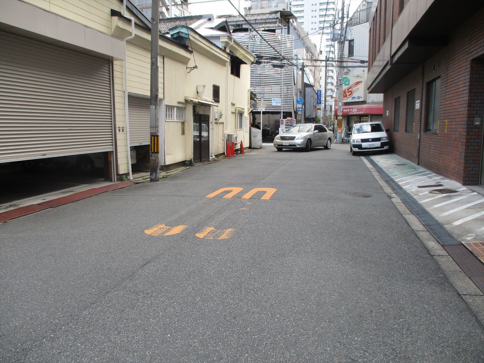 南森町ISビル前面の通り