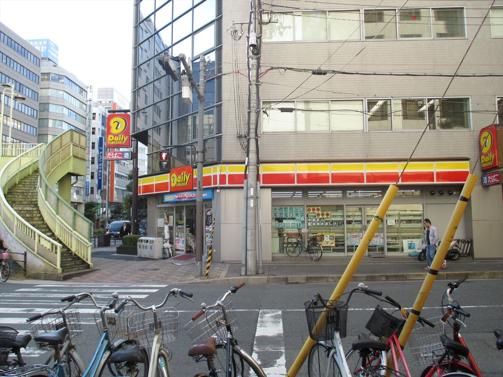 向かいのデイリーヤマザキ西中島5丁目店