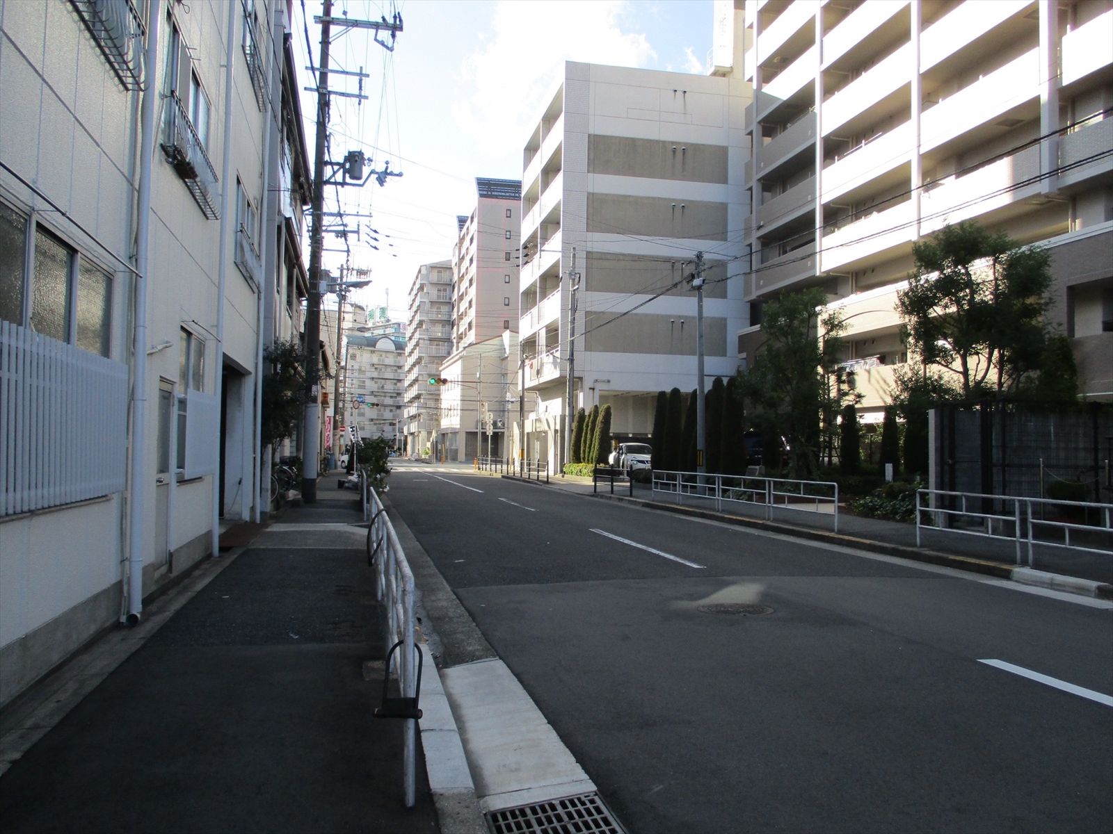 周辺はオフィス・住宅街