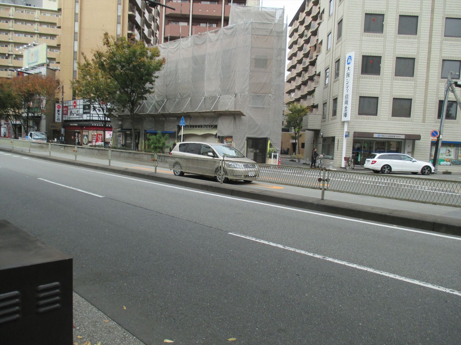 オフィス前の通り