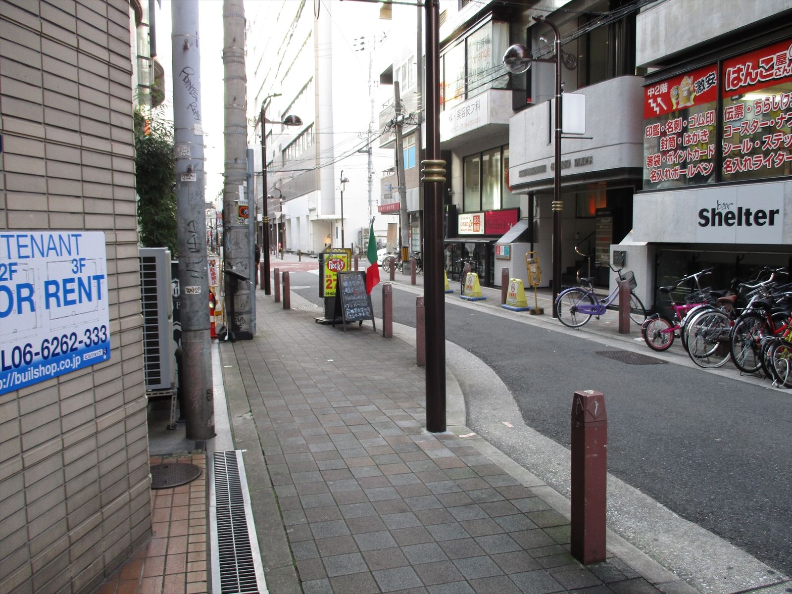 オフィス前の通り