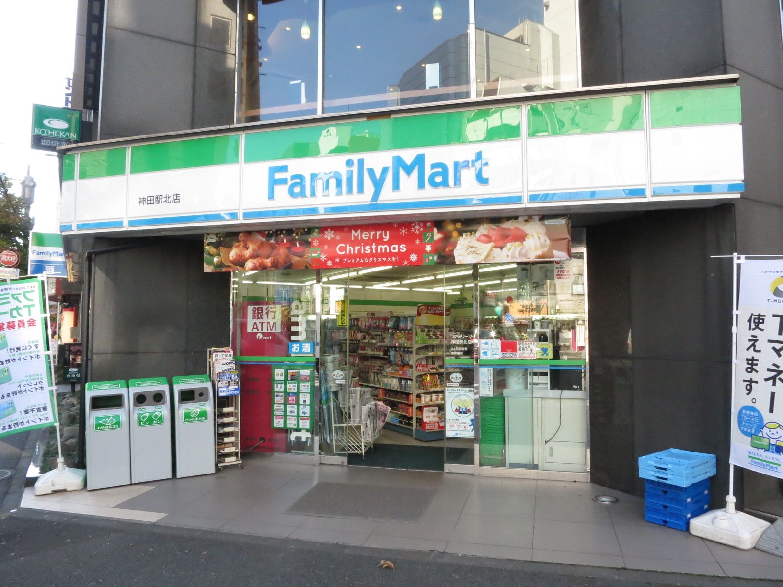 徒歩2分のファミリーマート神田駅北店