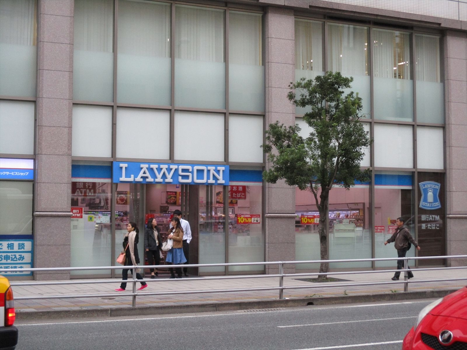 徒歩2分のローソン西中洲店
