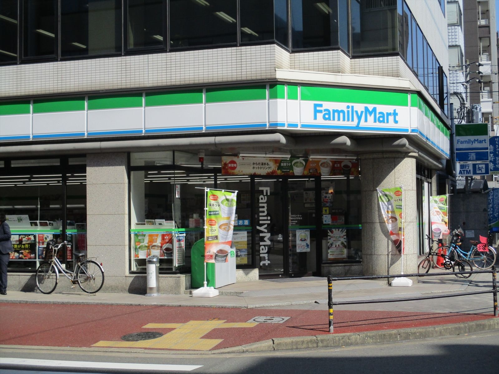 斜め向かいのファミリーマート博多古門戸町店