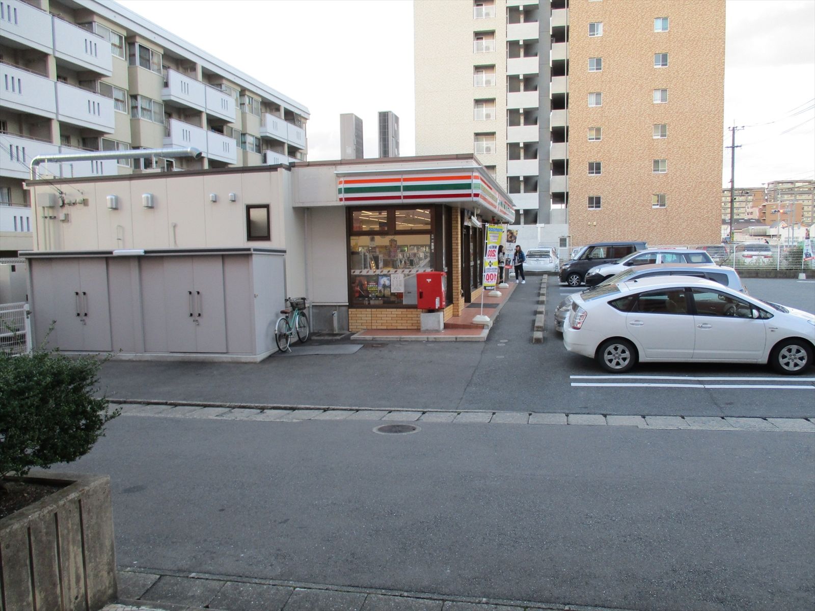 事務所向かいのセブンイレブン博多山王1丁目店