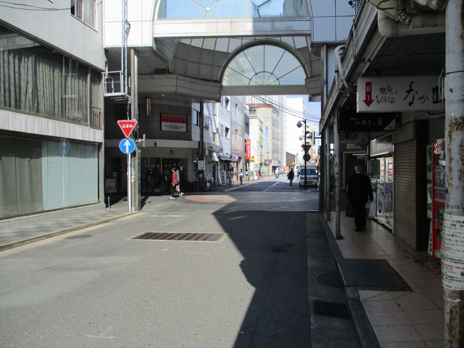 近くの上川端商店街