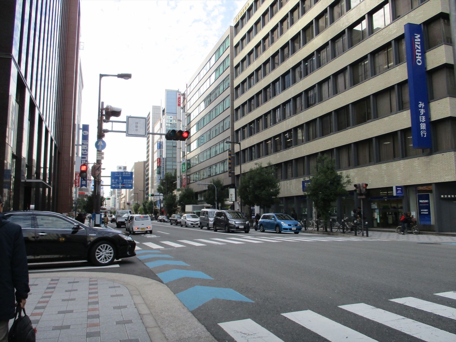 オフィスビル前面道路