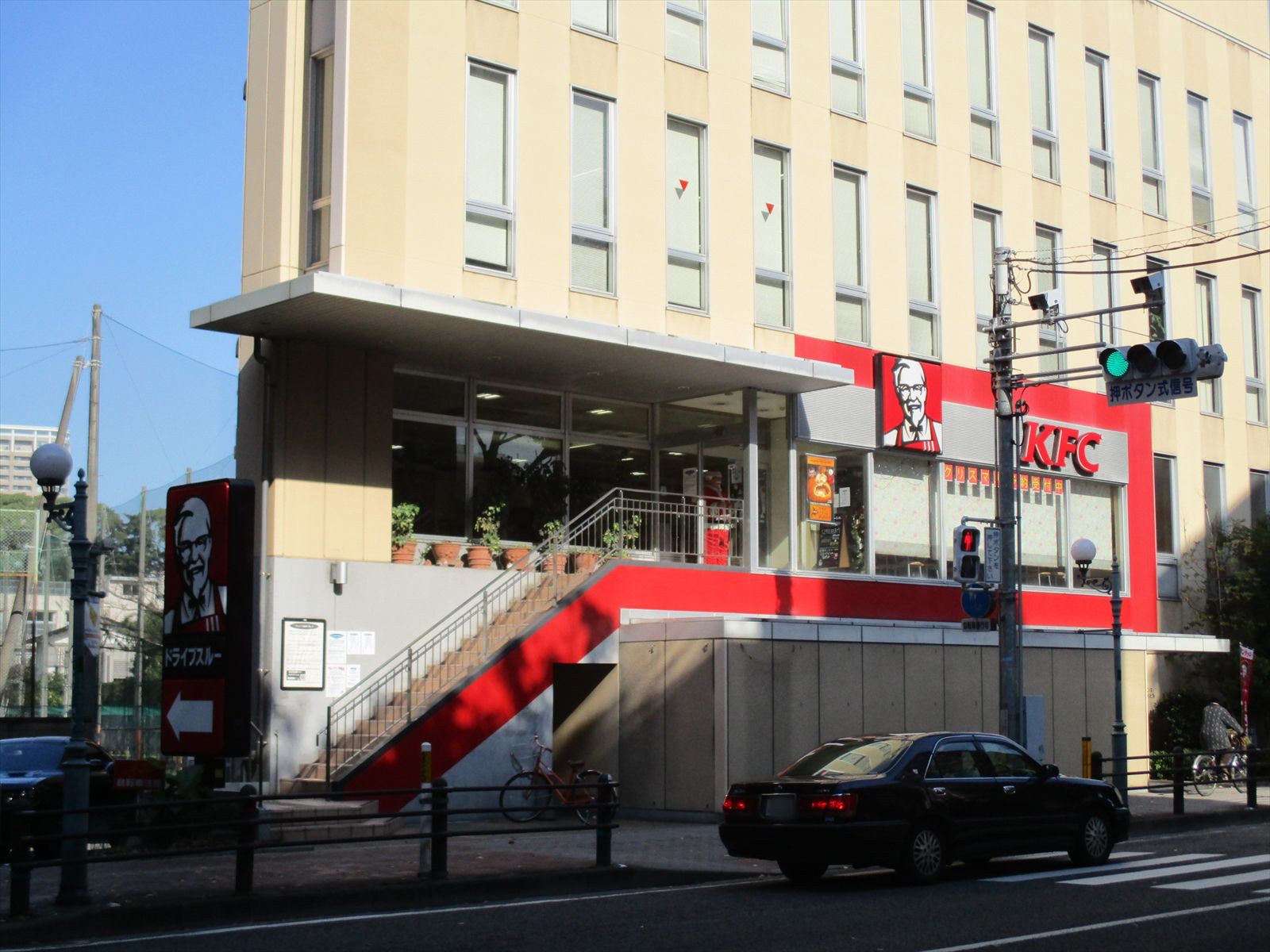 徒歩2分のケンタッキー福岡赤坂店