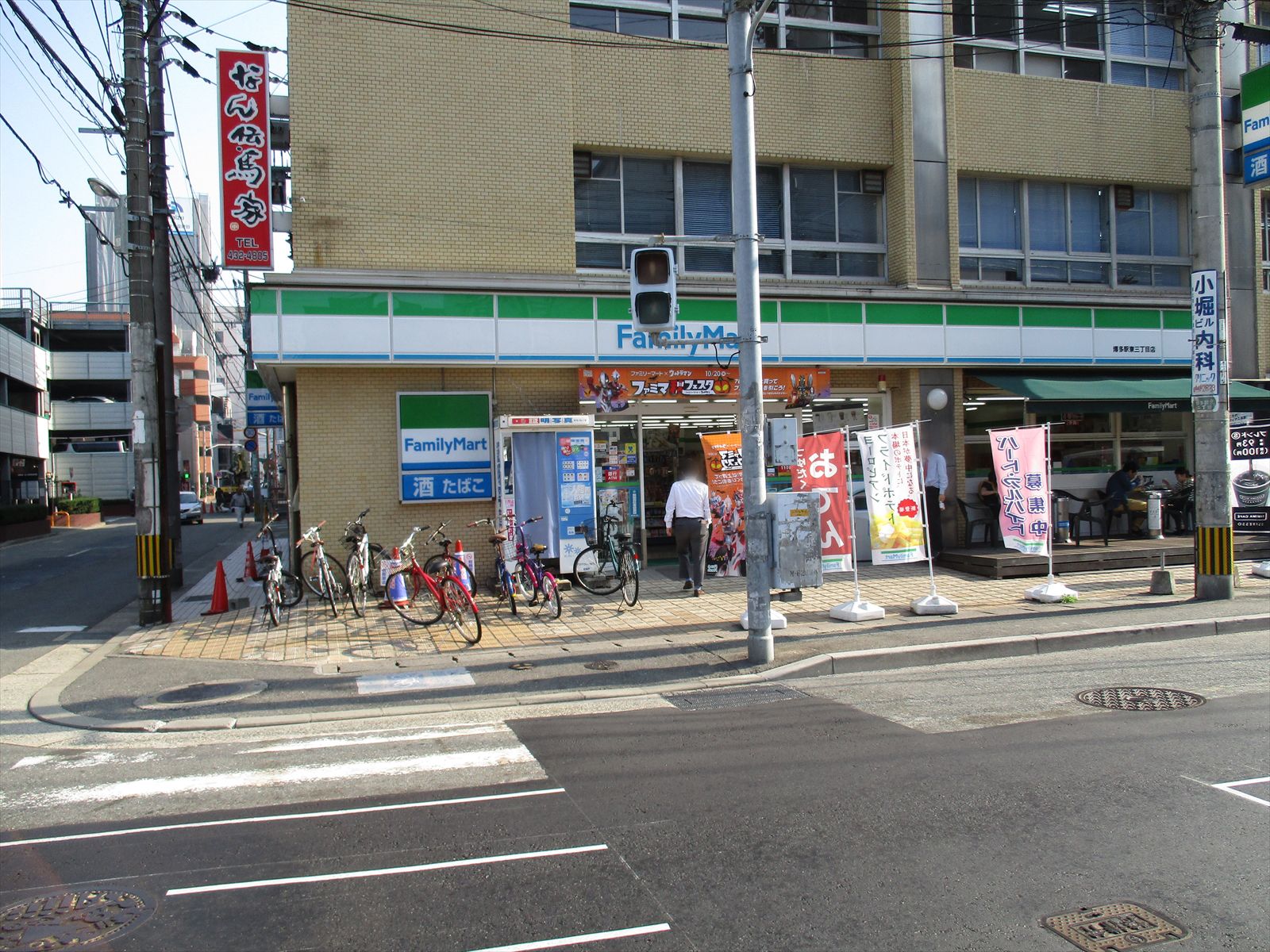 最寄りのファミリーマート博多駅東三丁目店