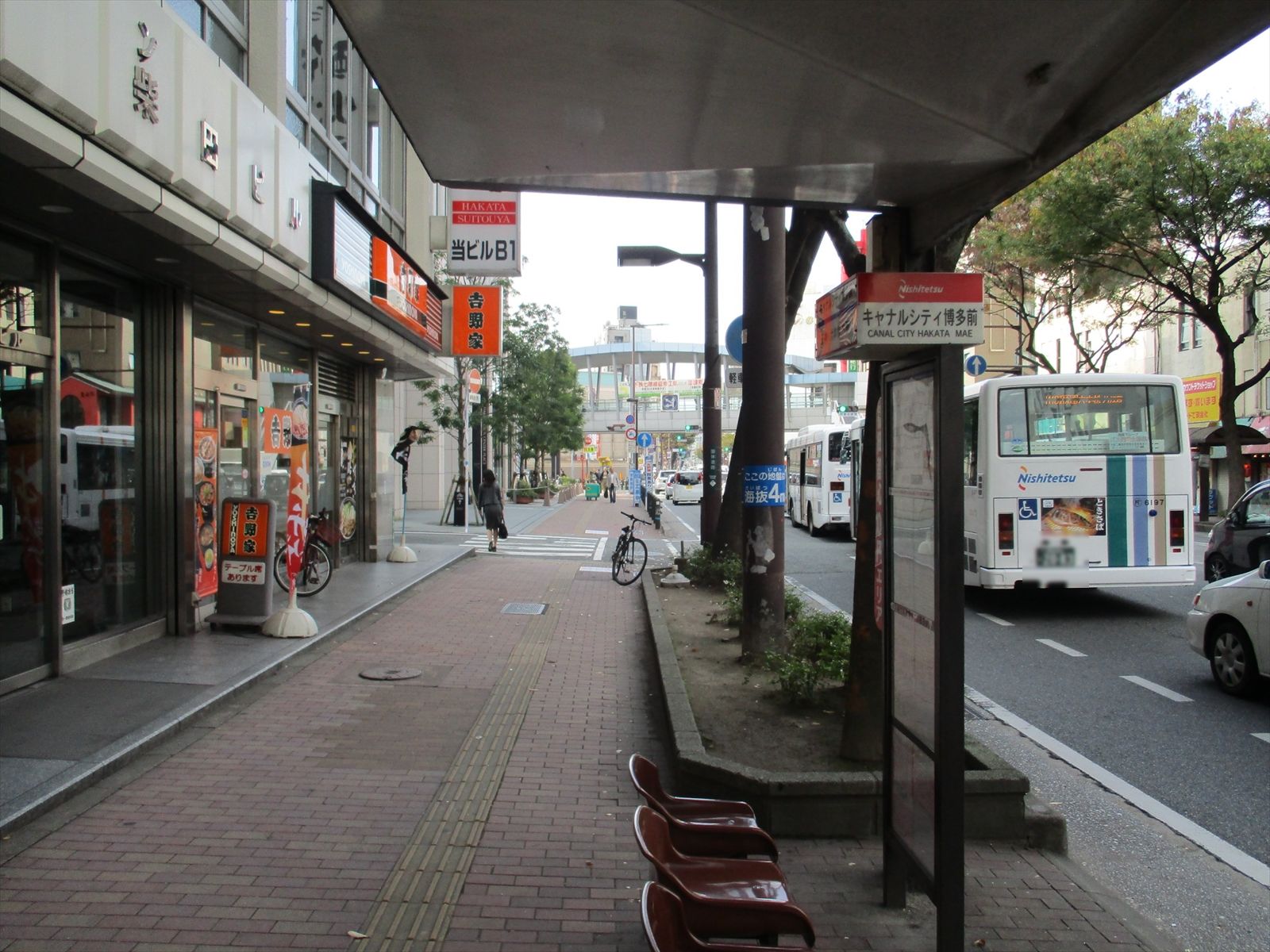 ギオン柴田ビル全面の歩道