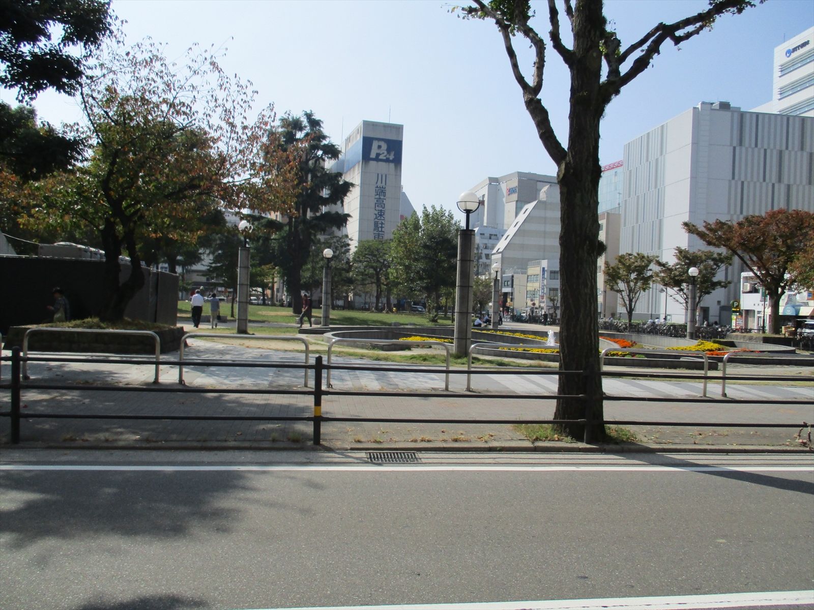 冷泉公園から徒歩2分