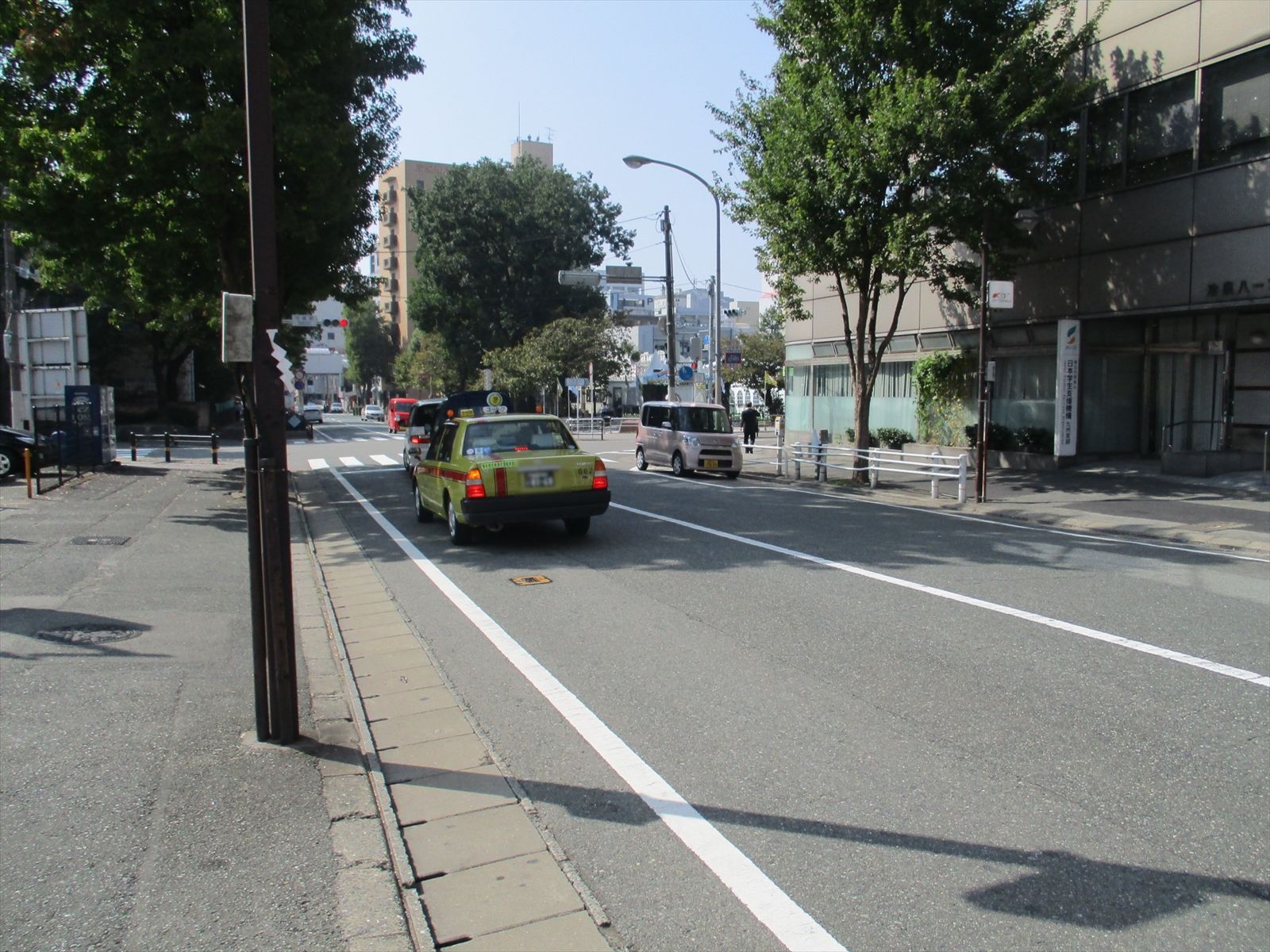 NRビル前面の冷泉通り