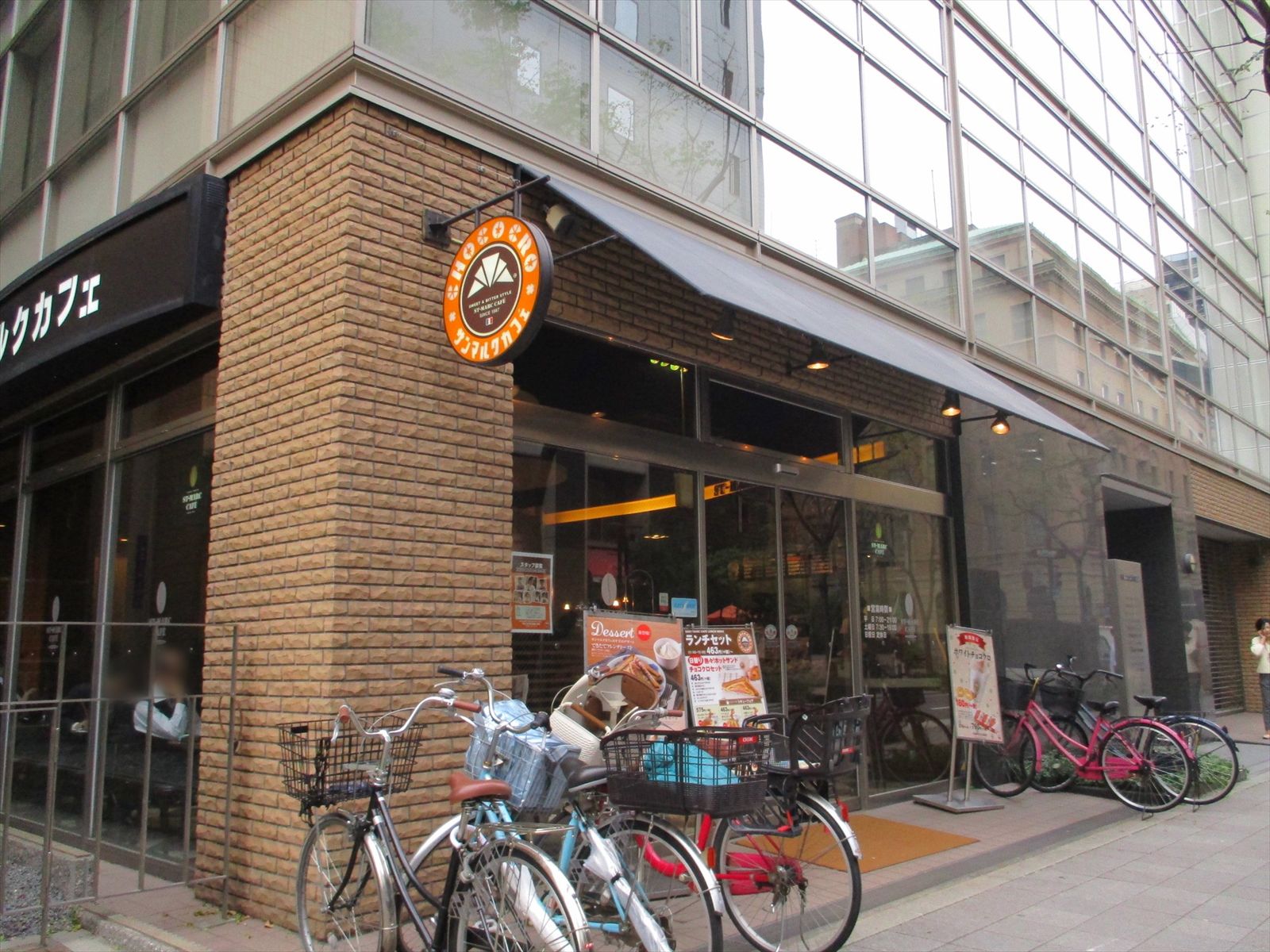 通り沿いのサンマルクカフェ大阪安土町店