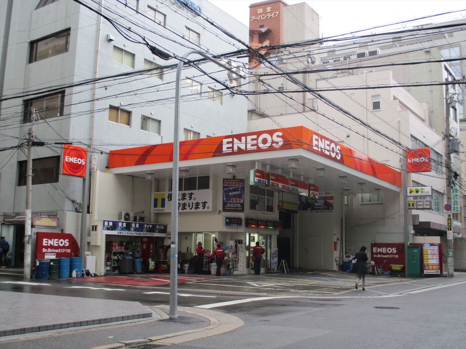 通り沿いのエネオス北ミドウ店