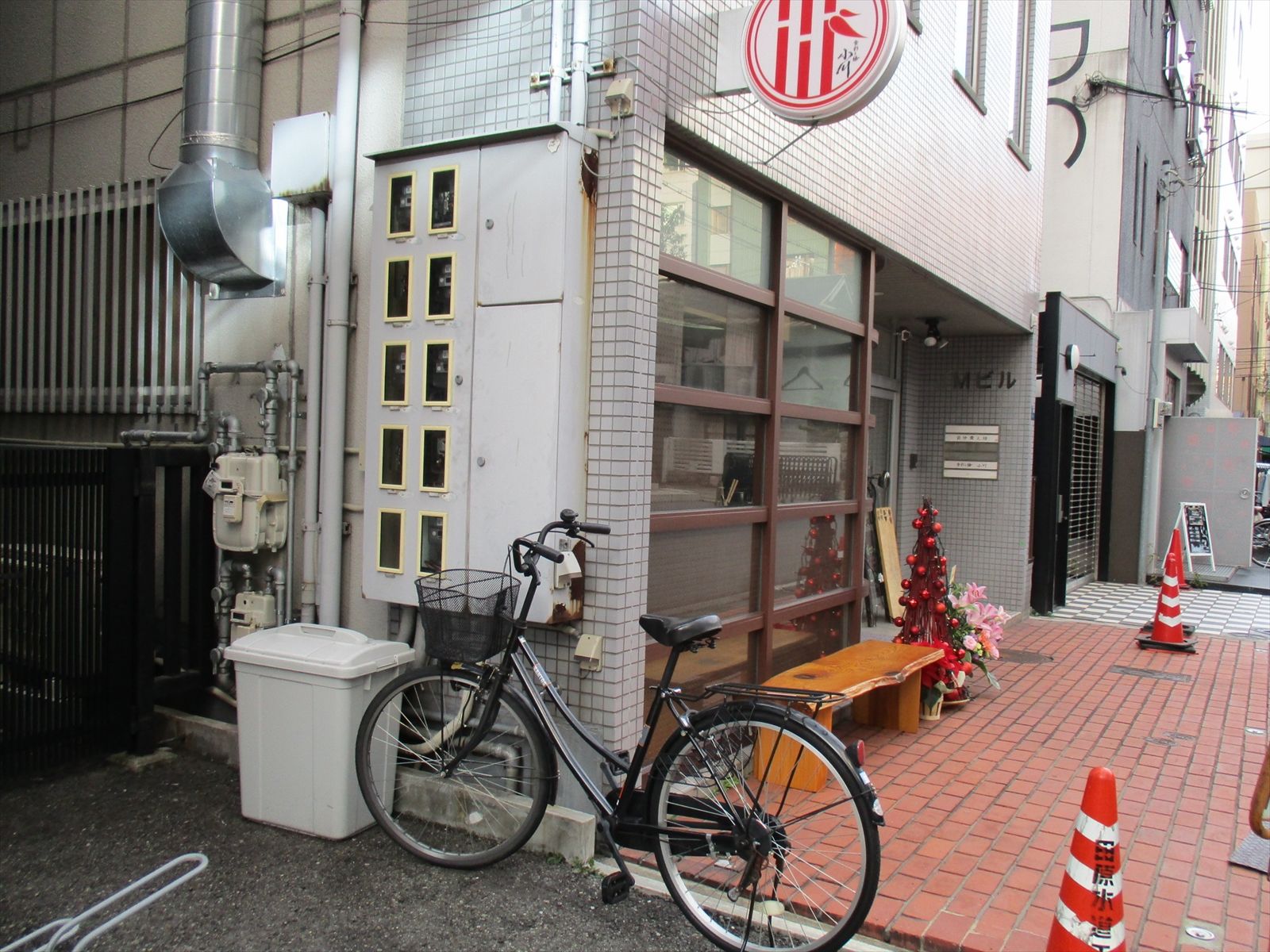 隣の日本料理店