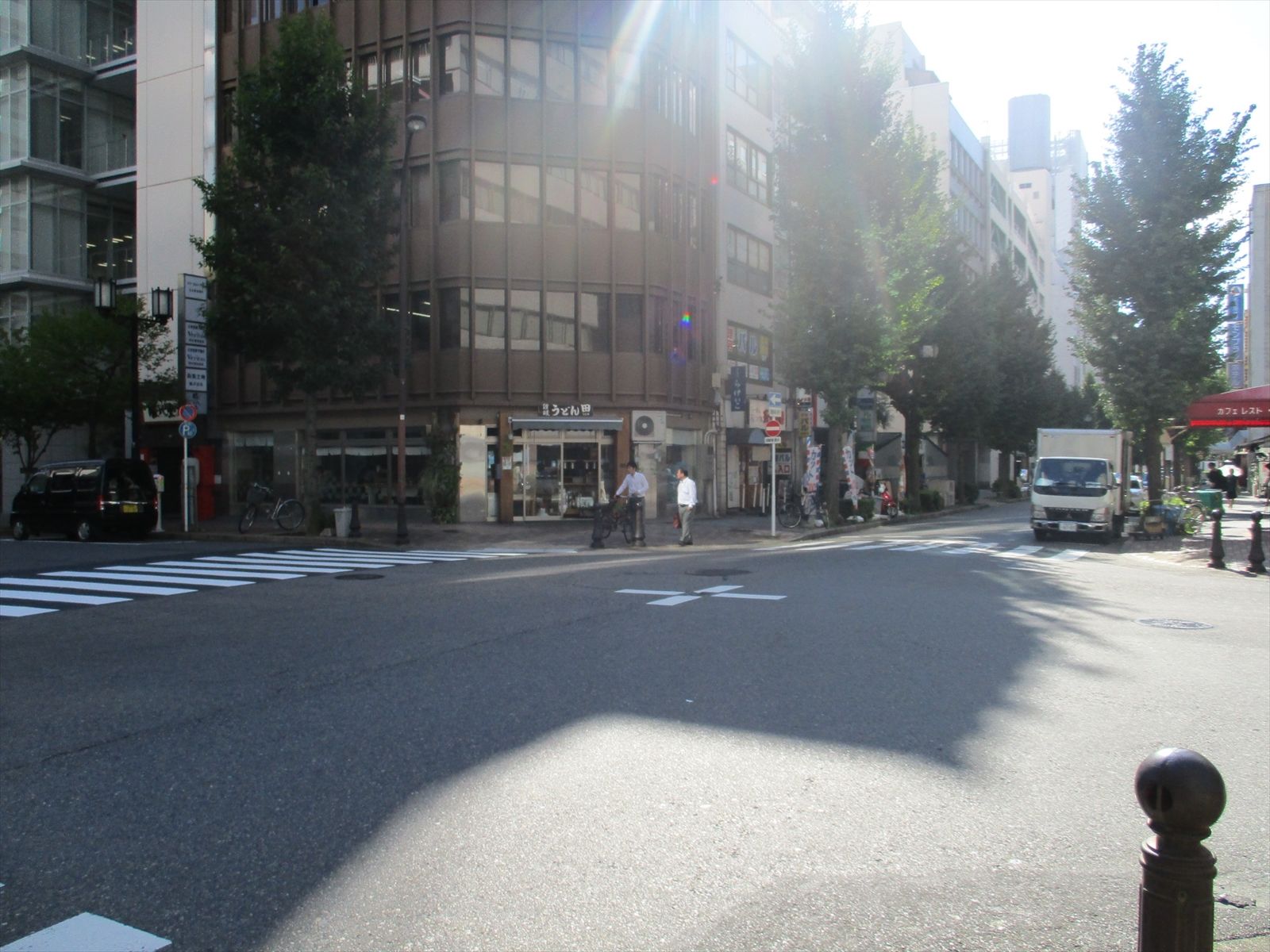 事務所前面の入江町長島町交差点