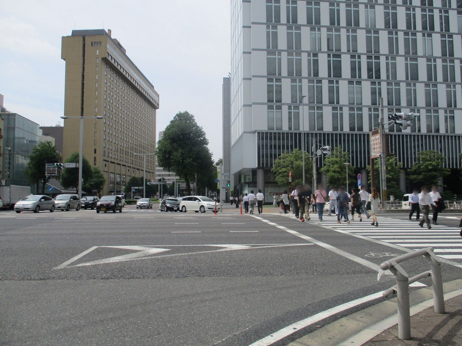 GS伏見センタービル前面の錦通伏見交差点