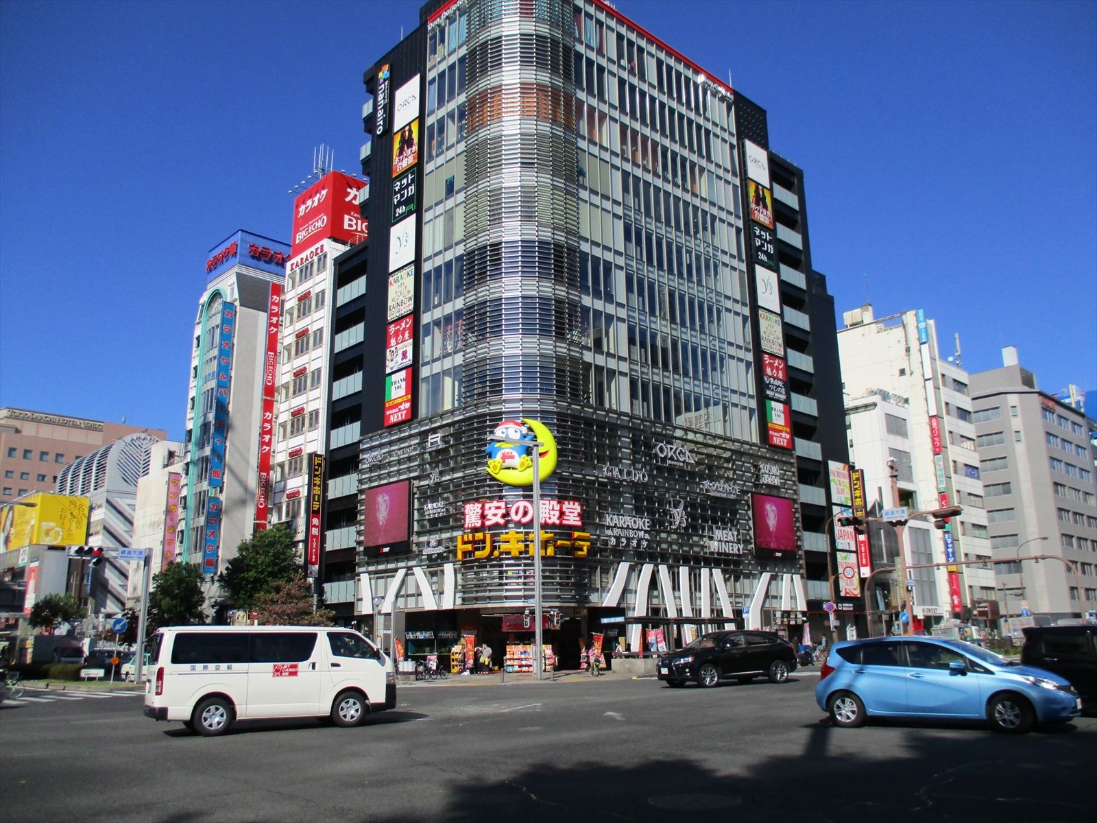 通り沿いのドンキホーテ名古屋栄店