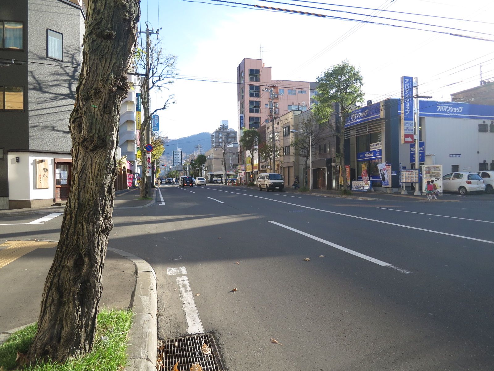 G1ビル前面の道道453号