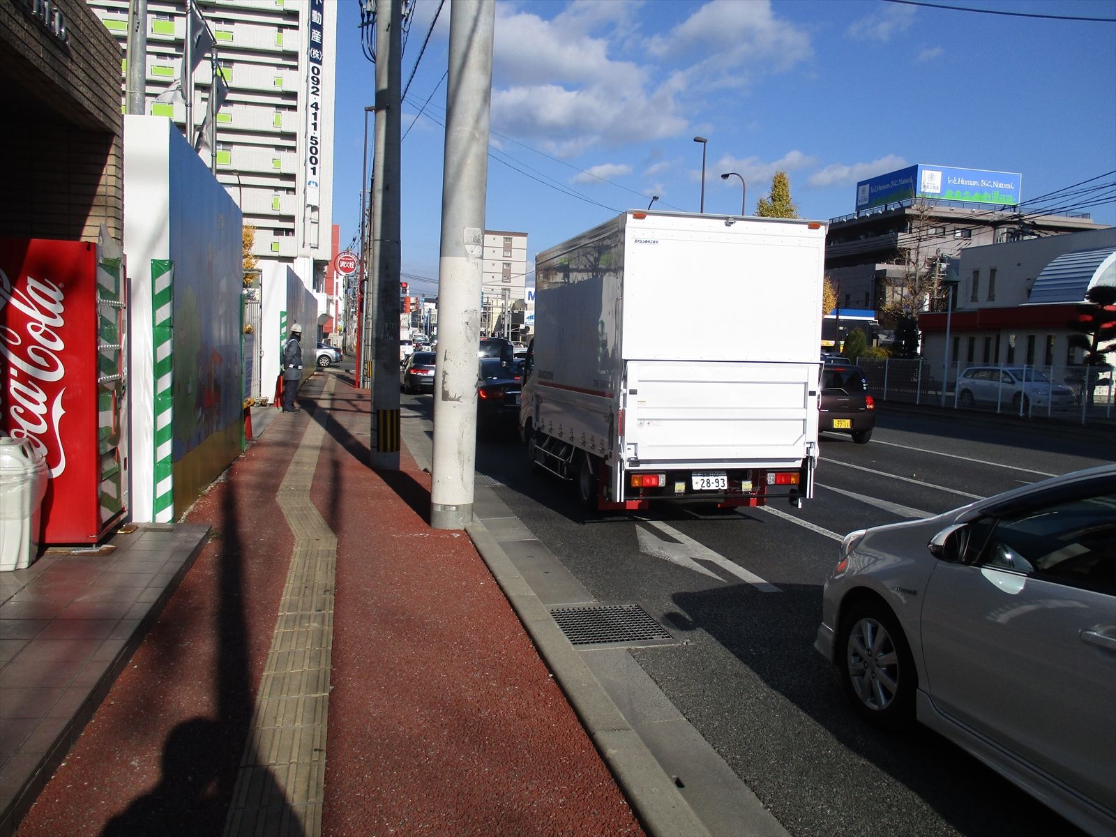 オフィスビル前面のきよみ通り