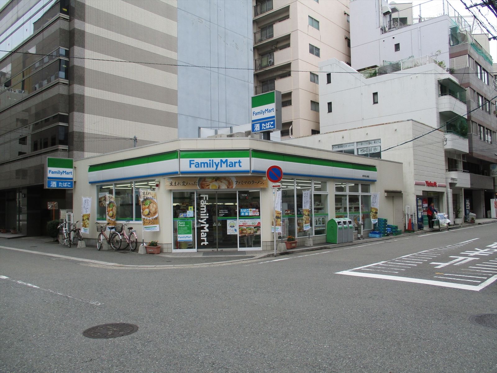すぐ近くにあるファミリーマート博多明治公園店