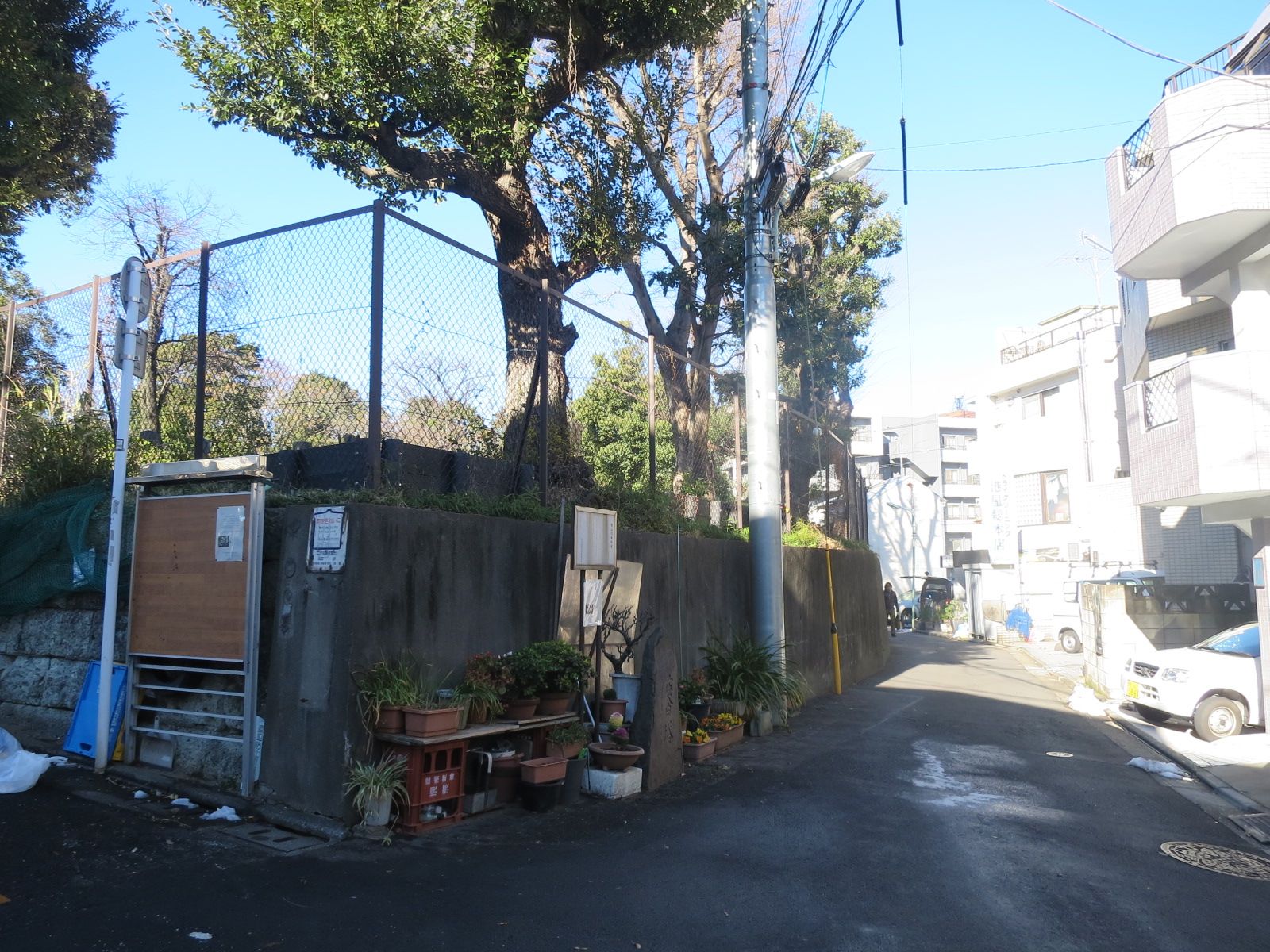 周辺は住宅街