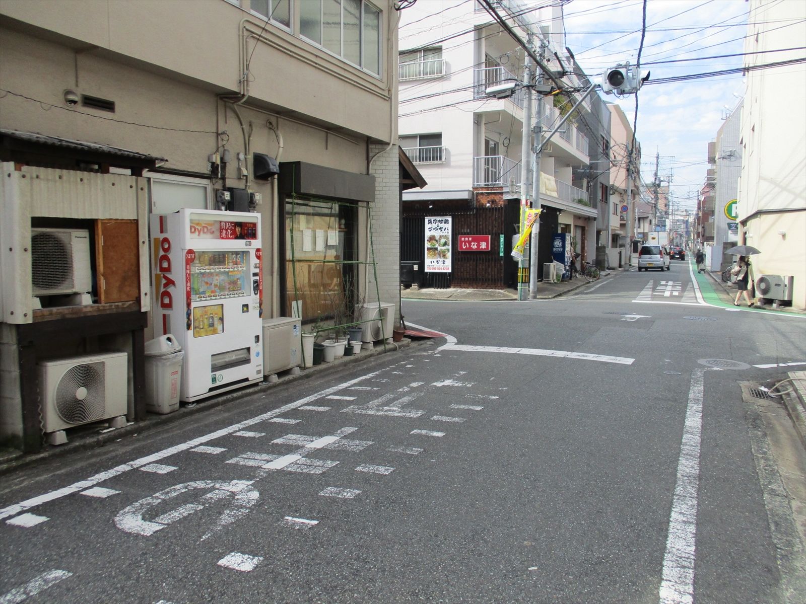 オフィスビル前面道路