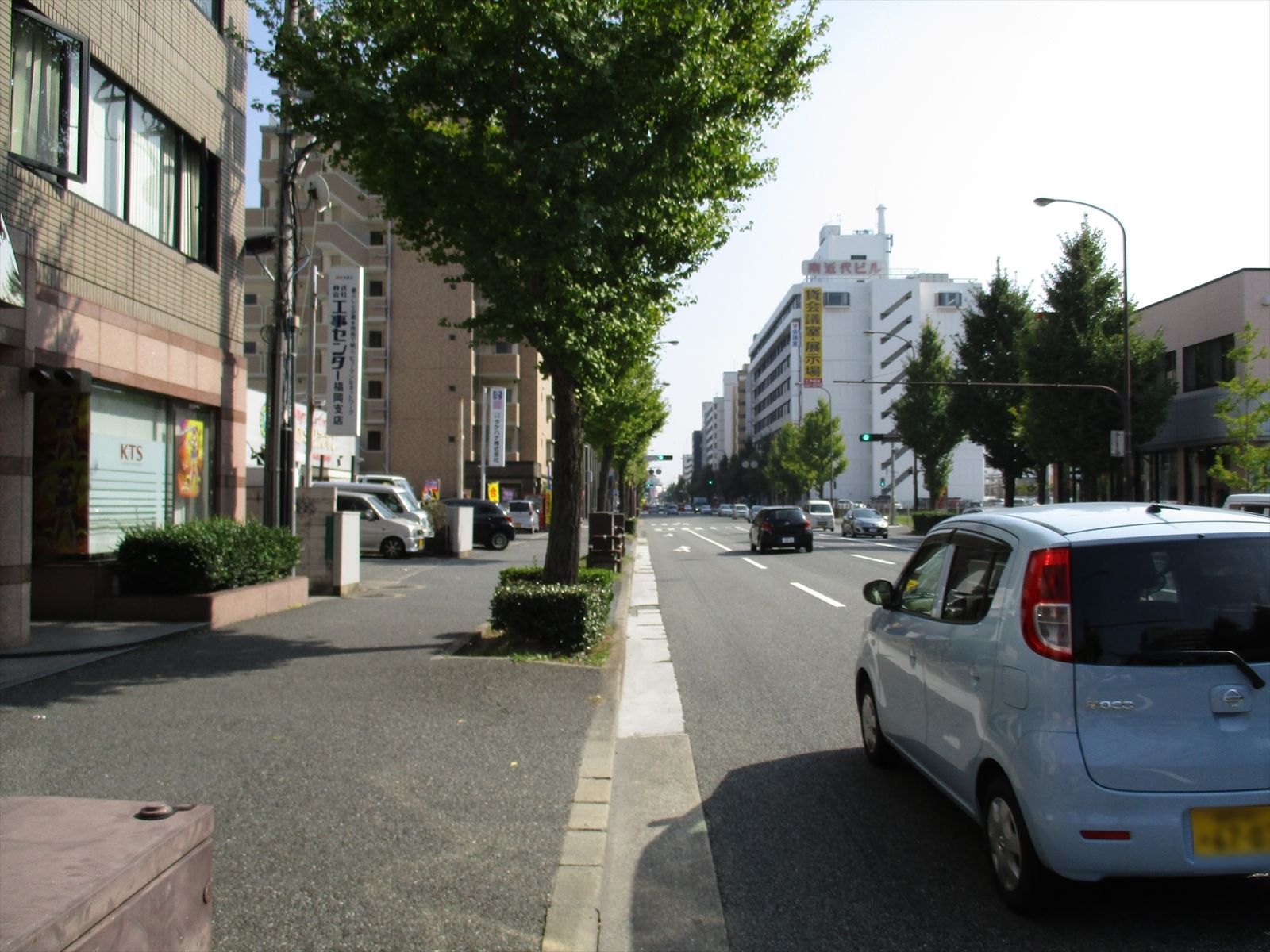 プロフィシャルビル山王前面の筑紫通り