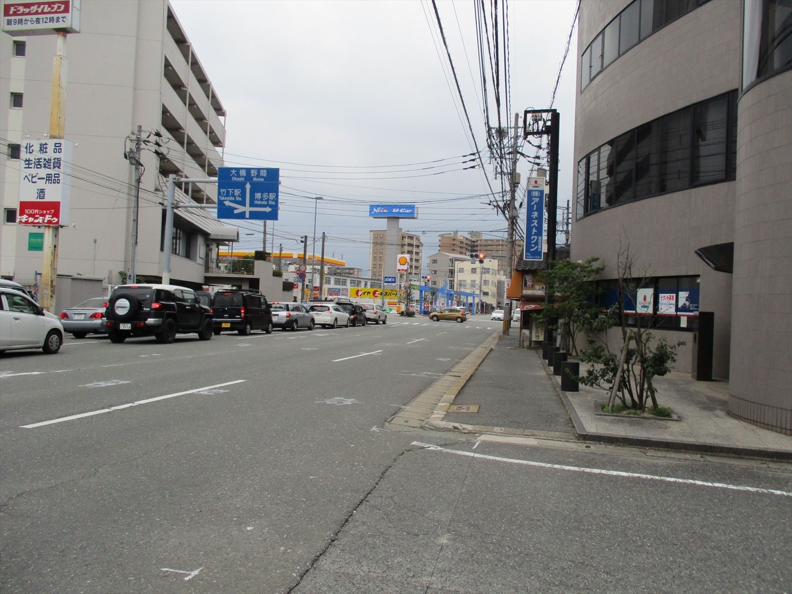 オフィスビル前面のきよみ通り