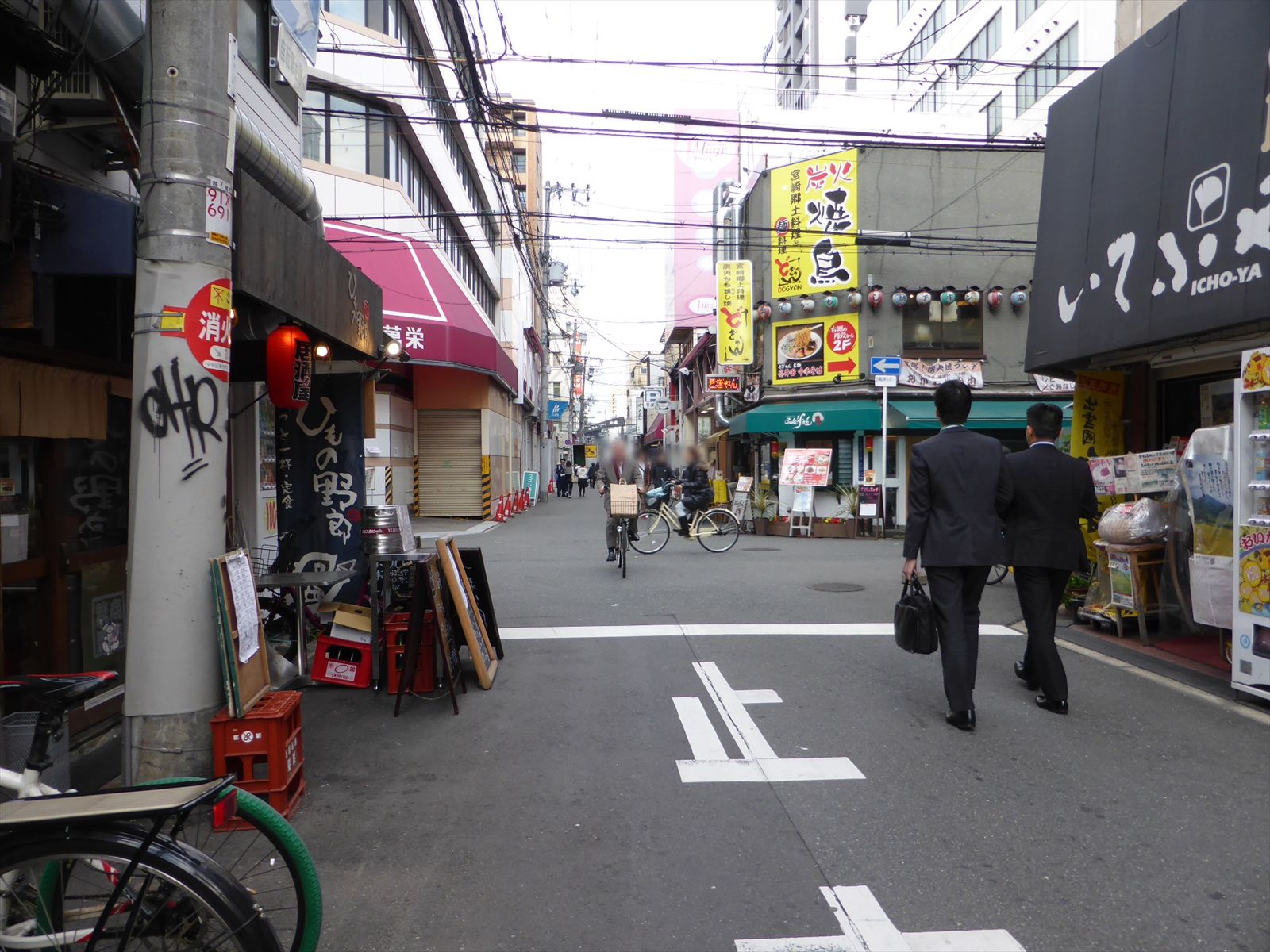 オフィスビル前面道路