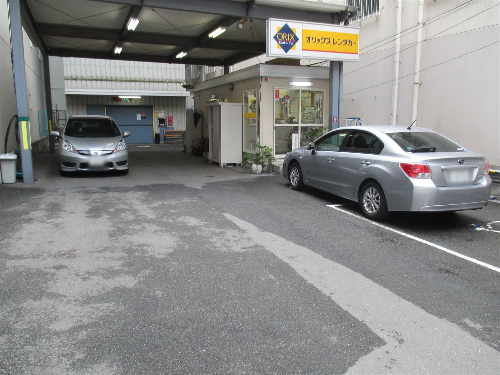 通り沿いのオリックスレンタカー北浜店