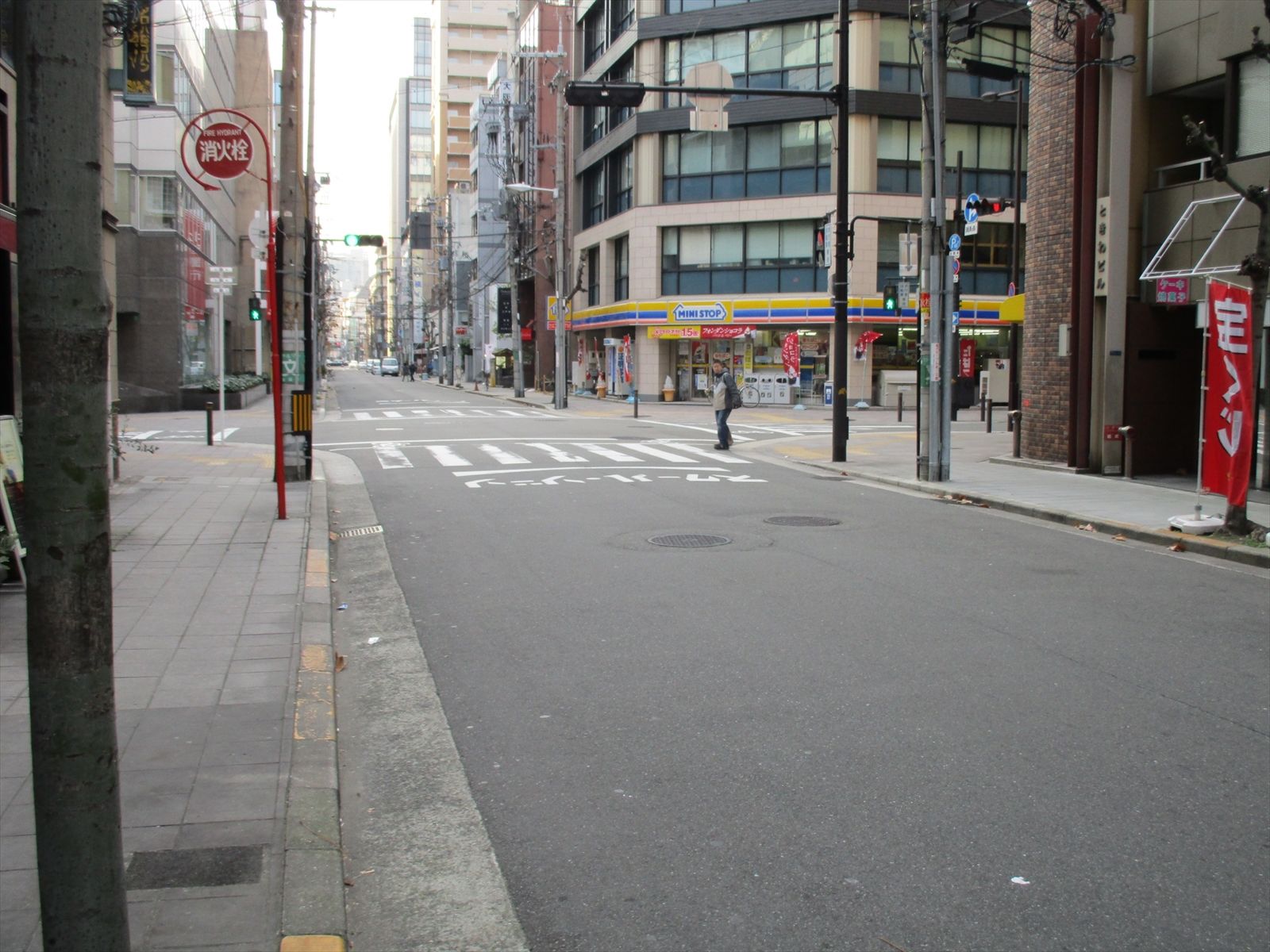 オフィスビル前面道路
