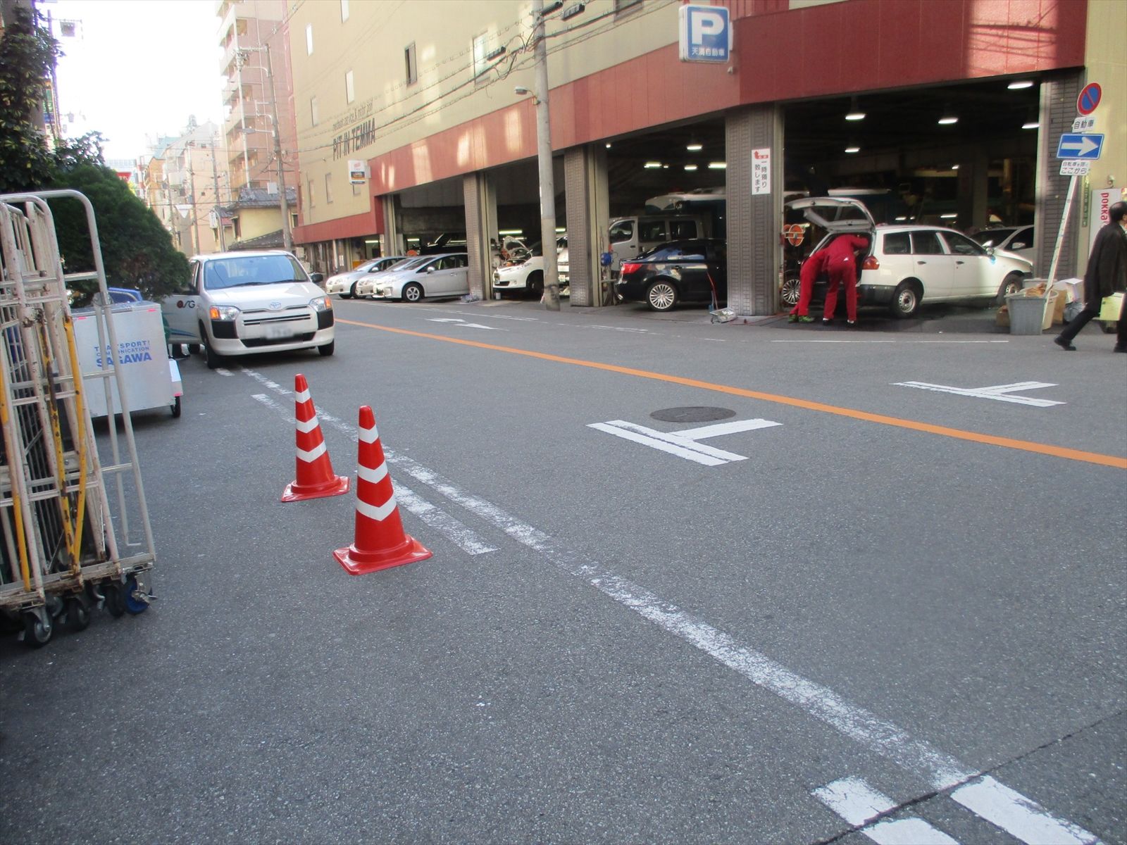 オフィスビル周辺道路