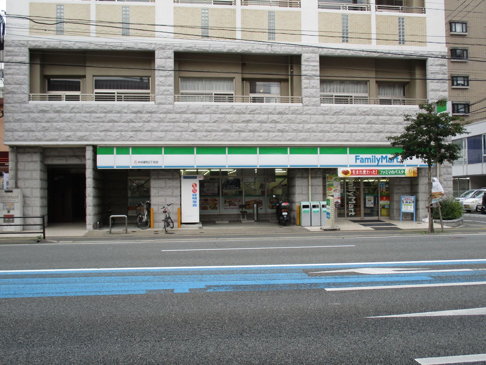 徒歩2分のファミリーマート