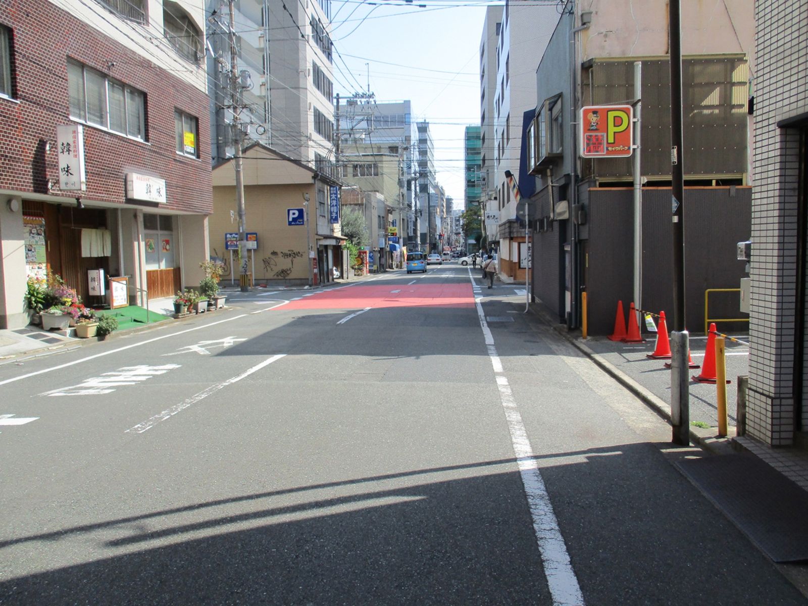 木梨ビル前面の通り