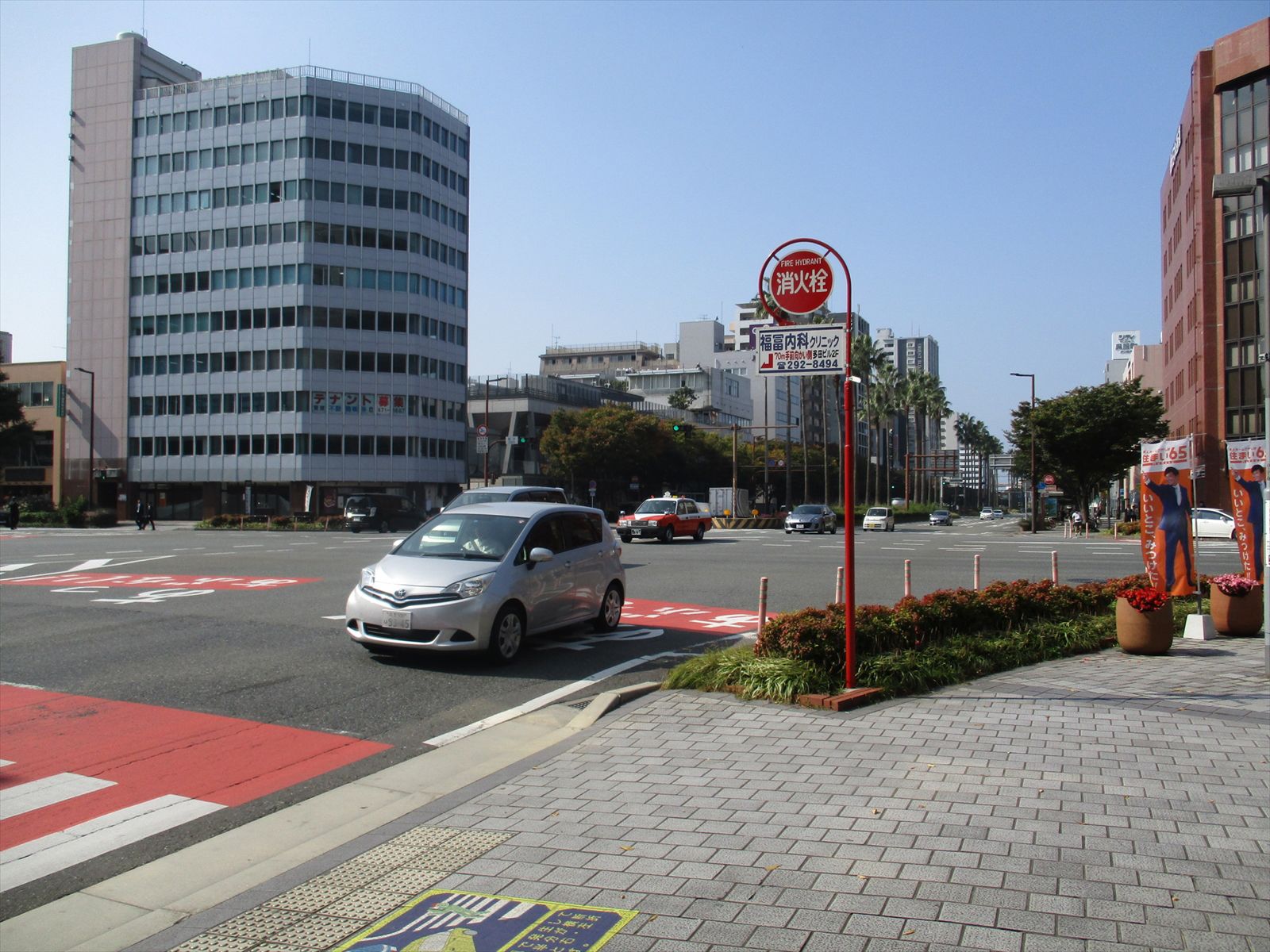 勝冶呉服町ビル前の蔵本交差点