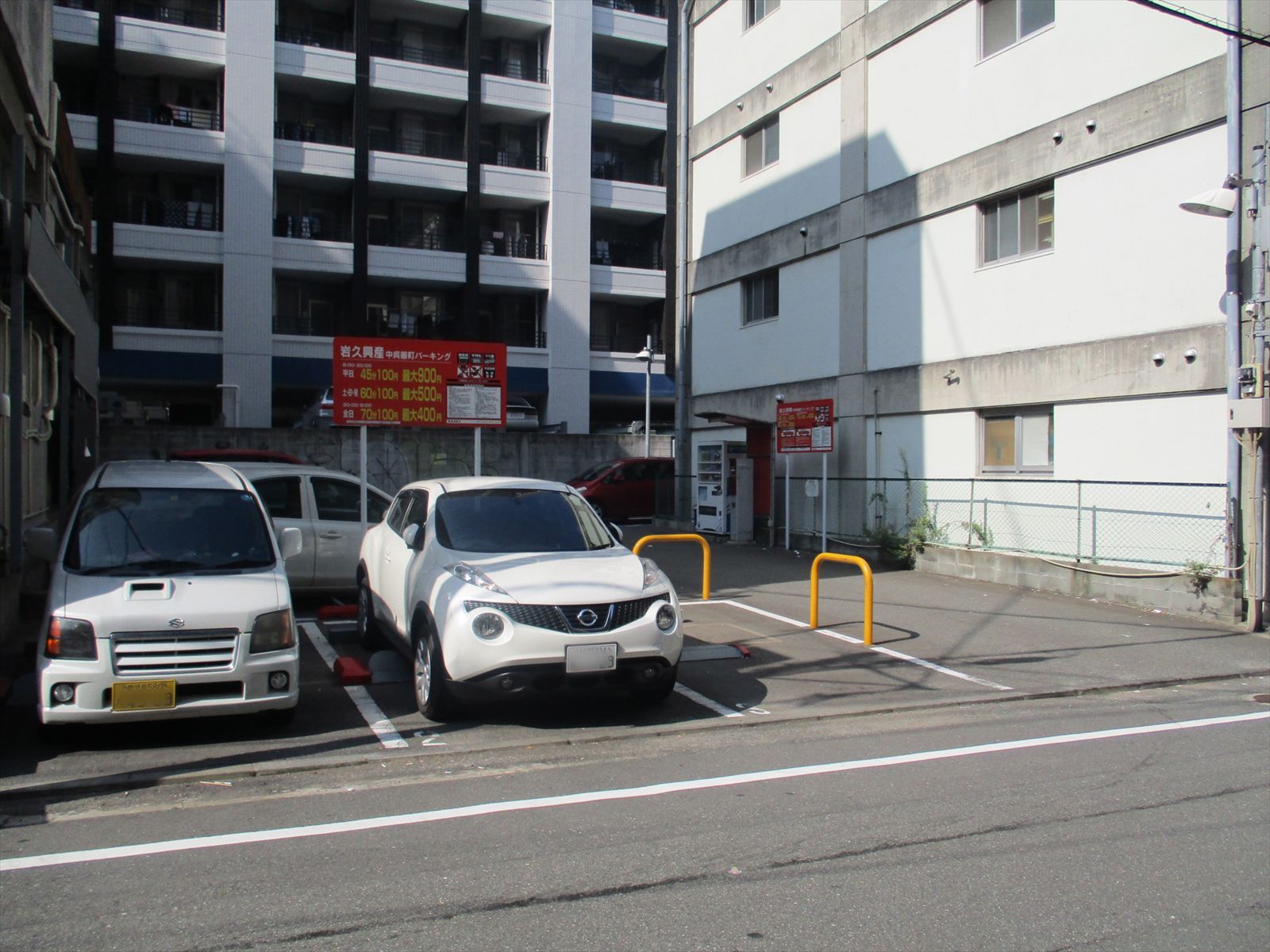 隣はコインパーキング