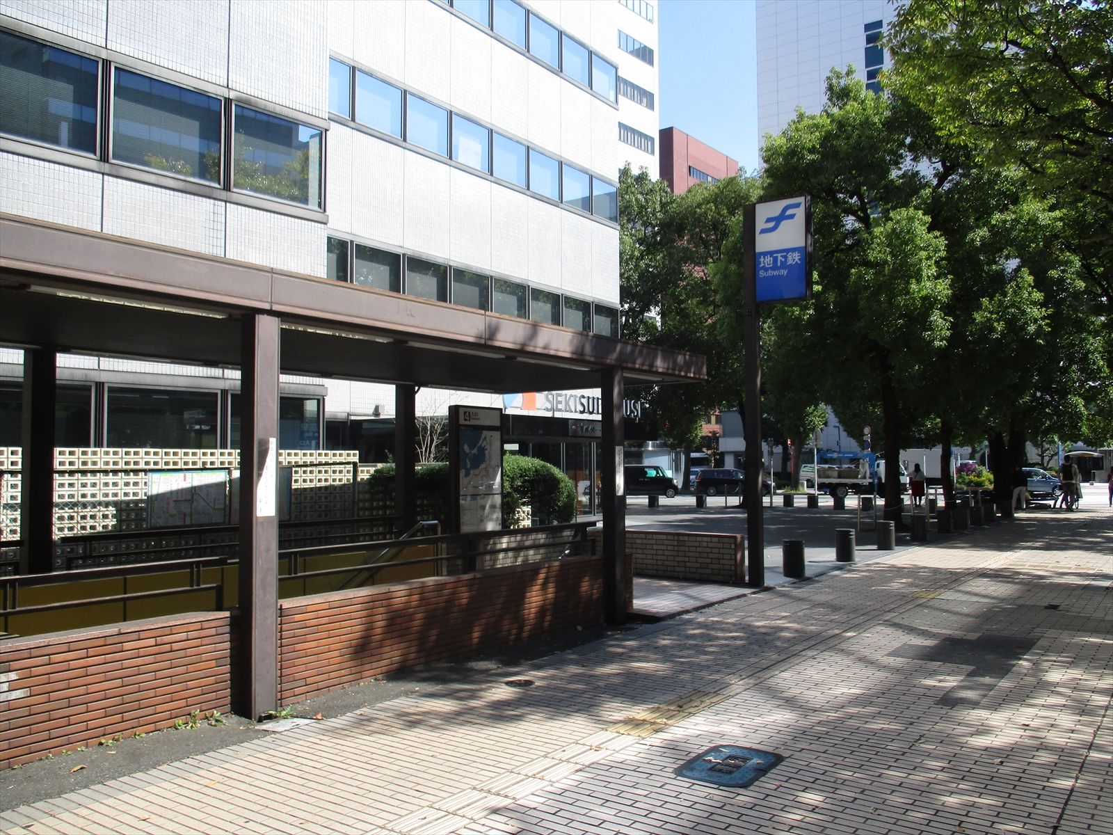 最寄りは地下鉄空港線「祇園駅」