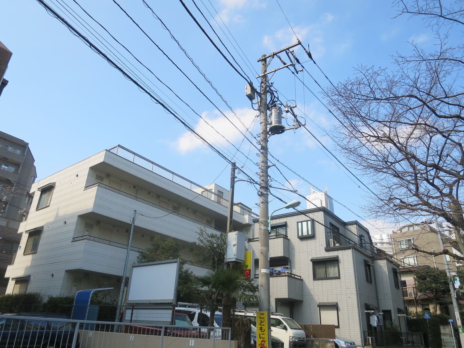 周囲は住宅街