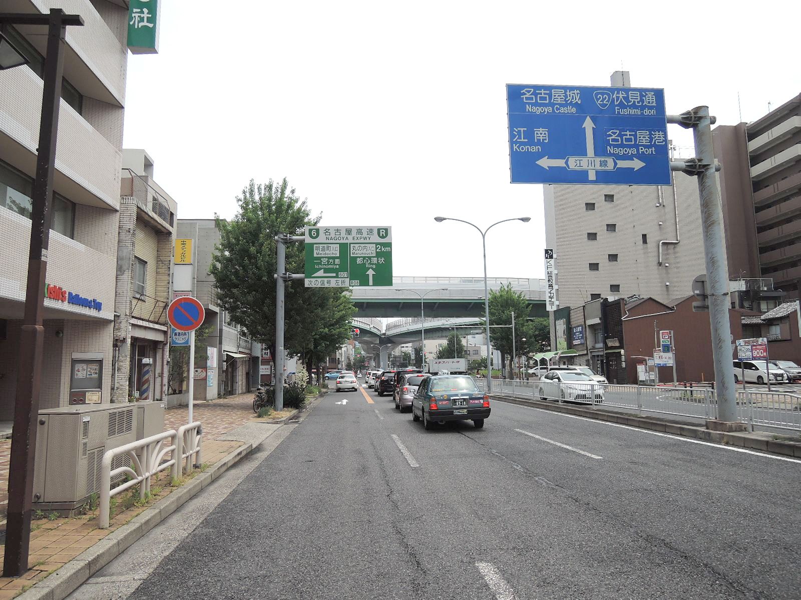 名古屋プライムセントラルタワー前の通り
