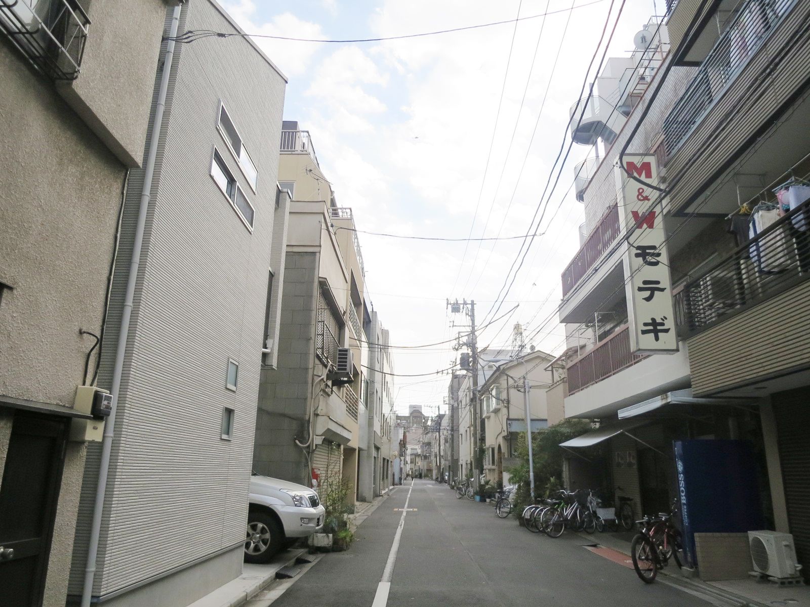 周辺は住宅街