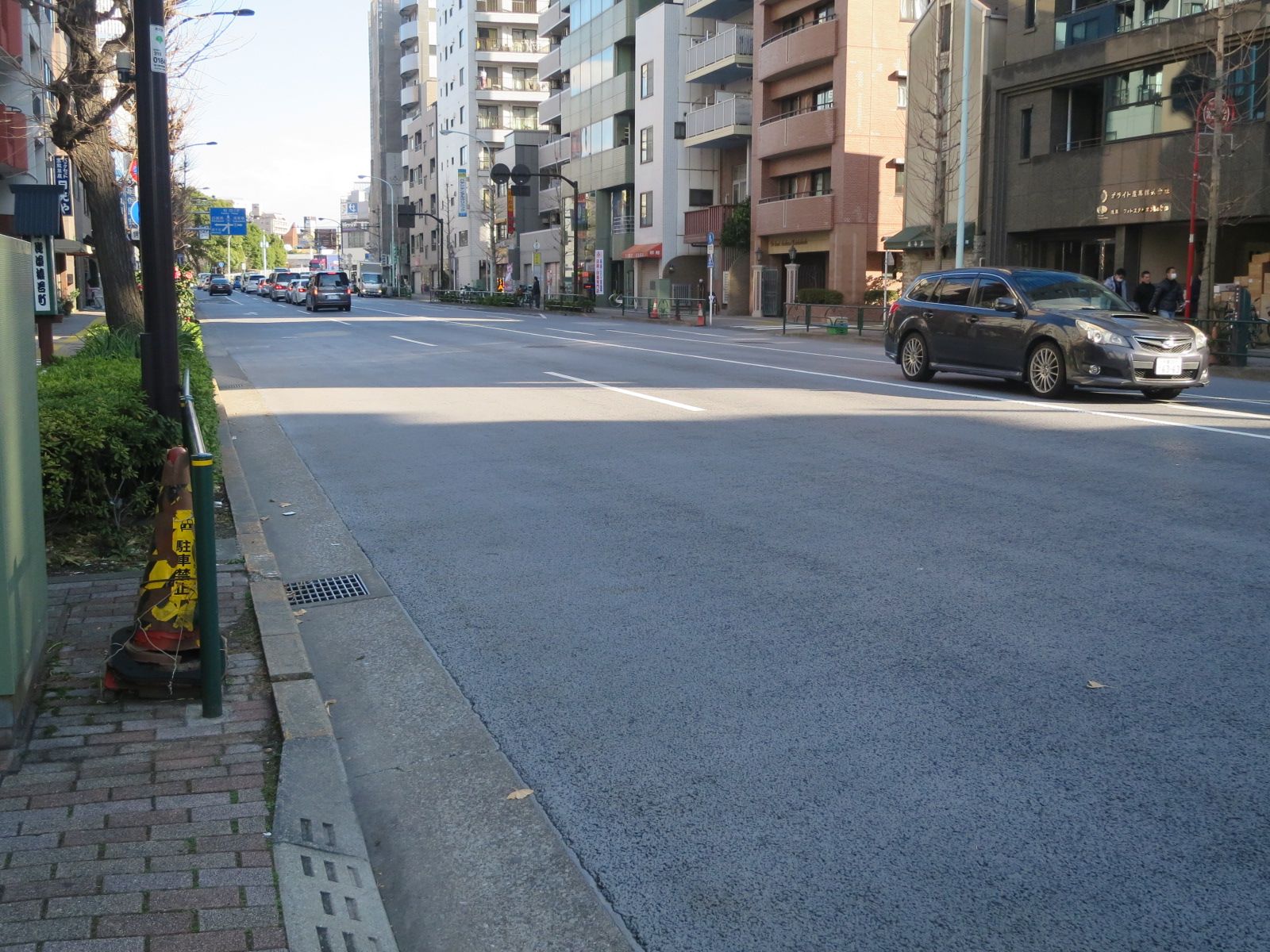ハン六東京本店ビル前面の通り