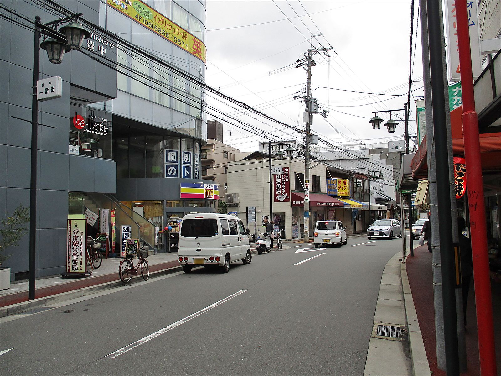 オフィスビル前面道路