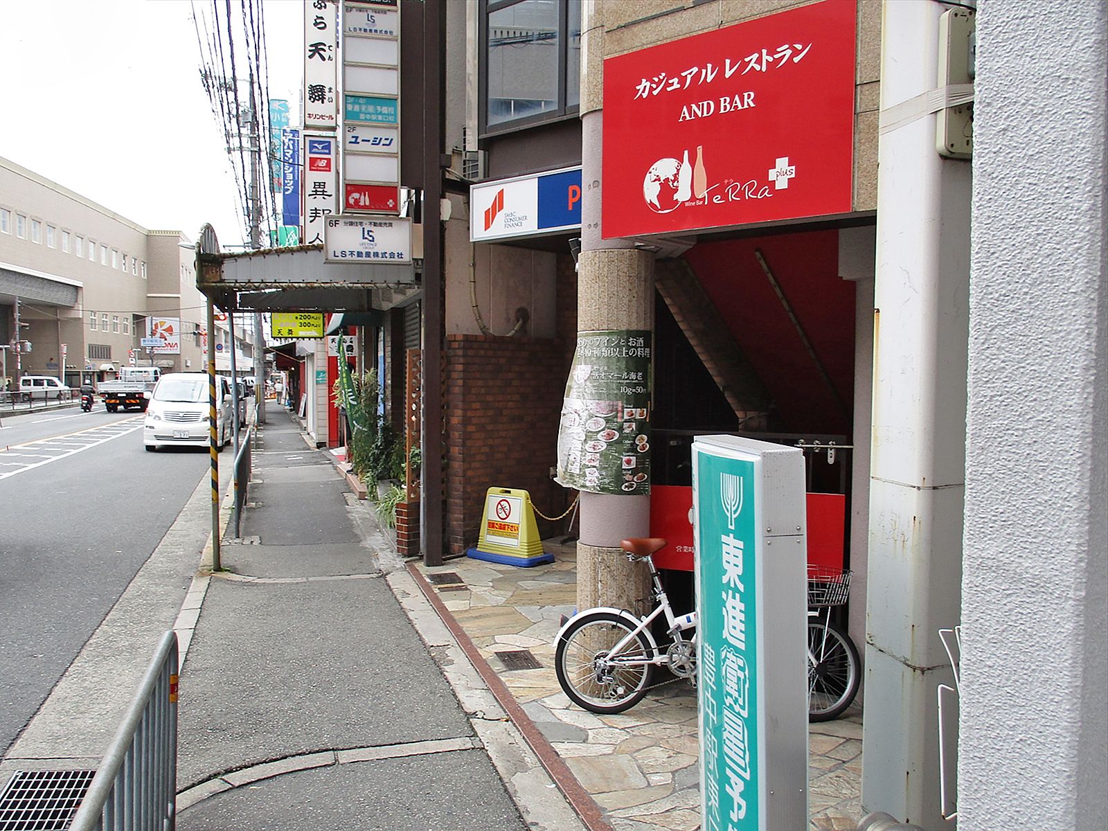 植山ビル前面の通り