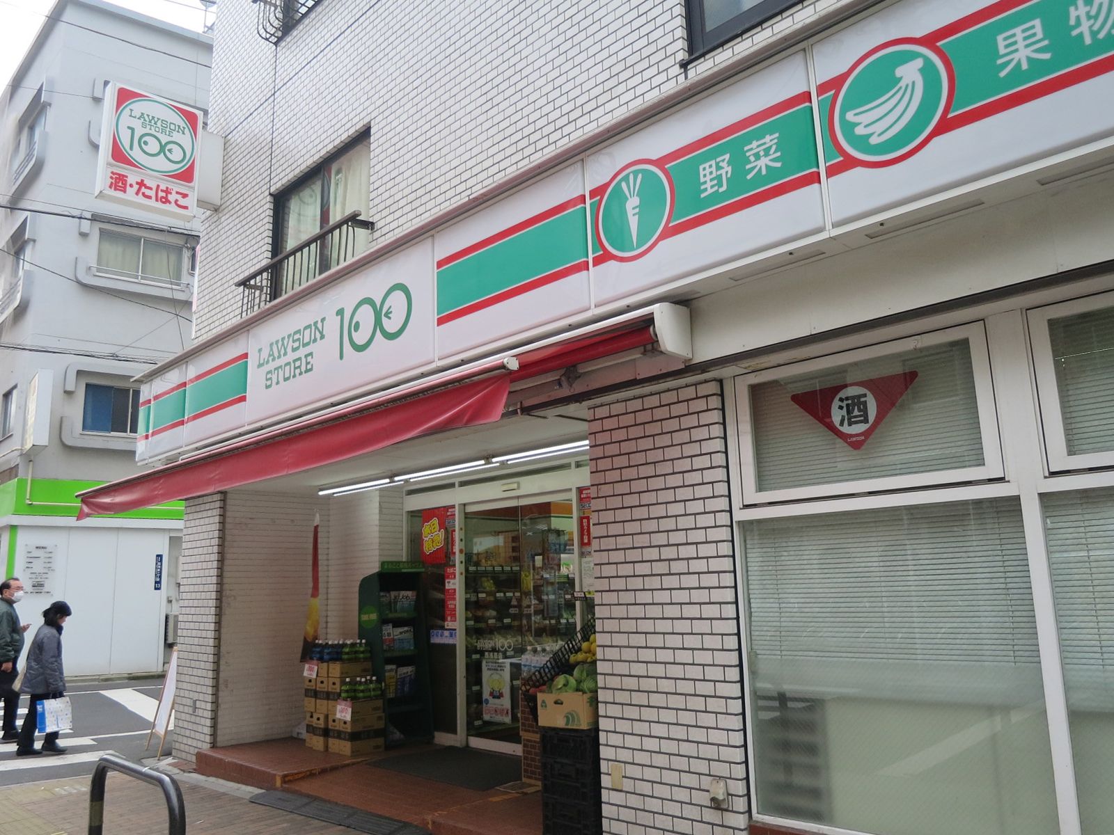 向かいのローソンストア100西浅草店