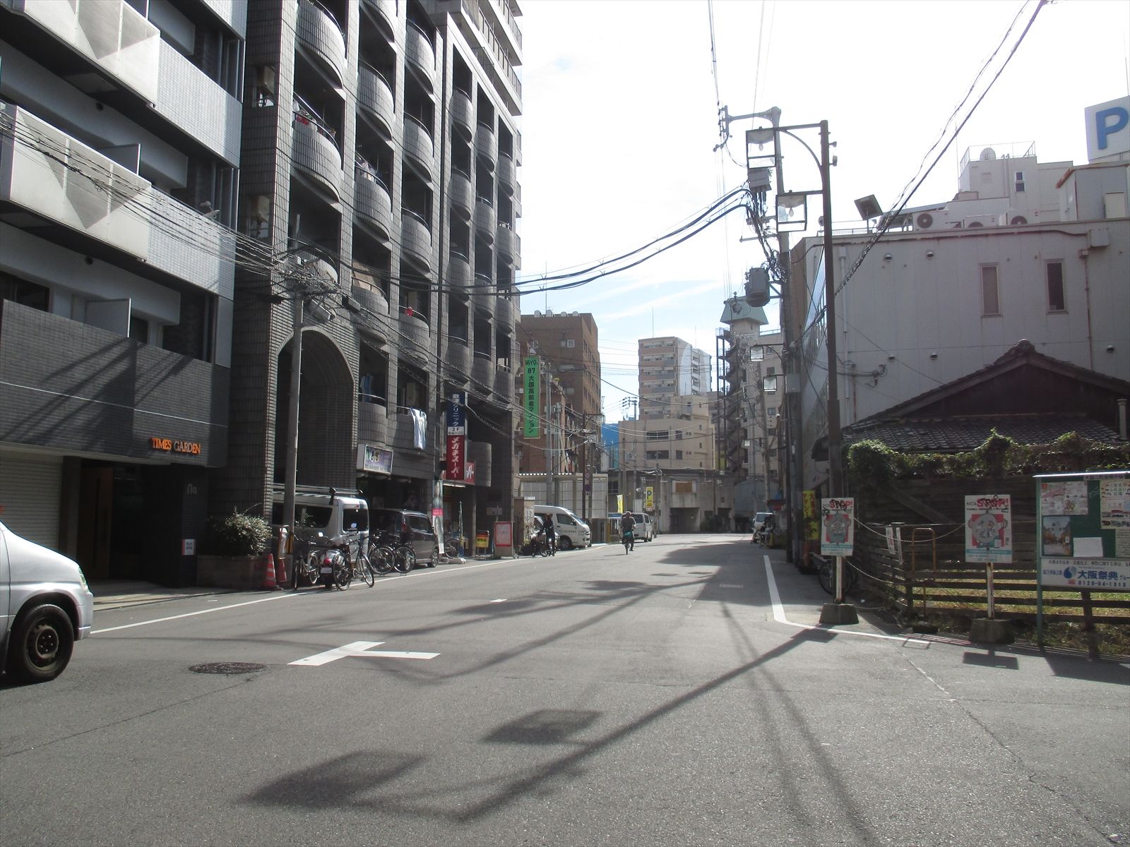 周辺はオフィス・住宅街